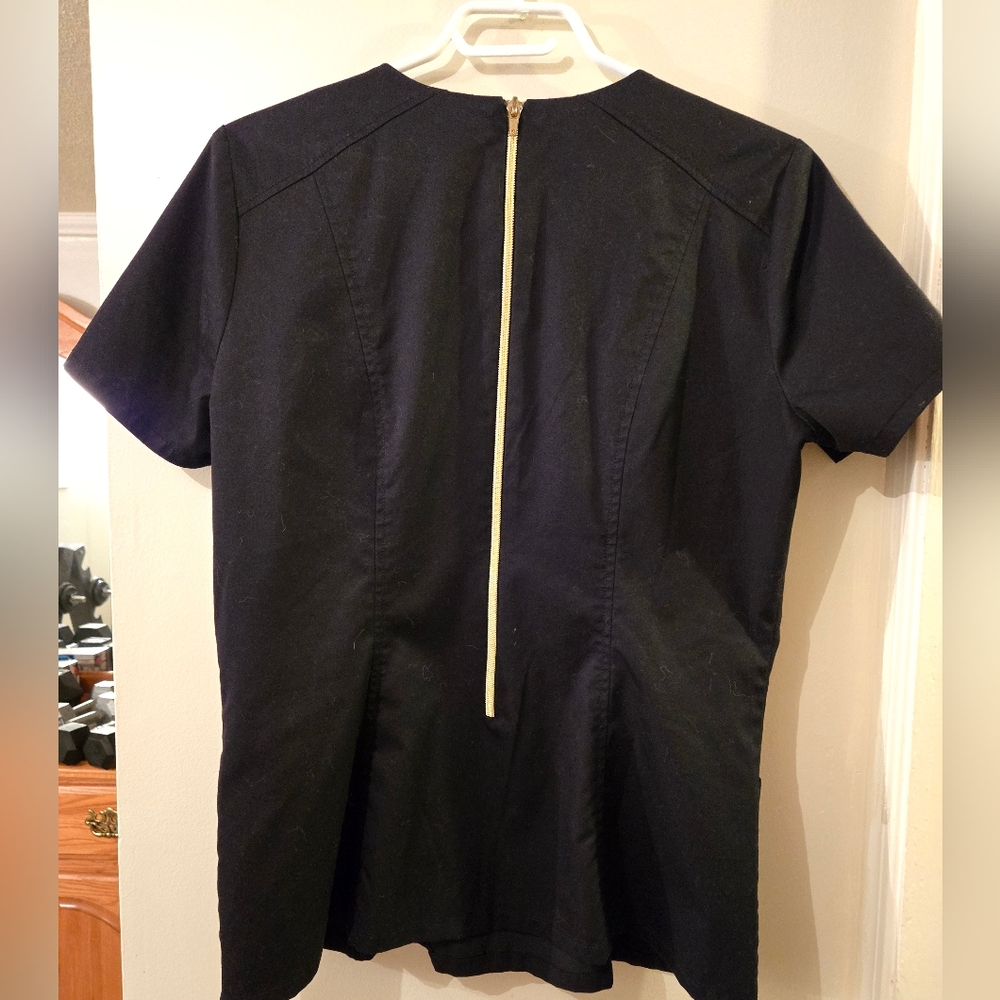 Scrub tops - Picture 2 of 2
